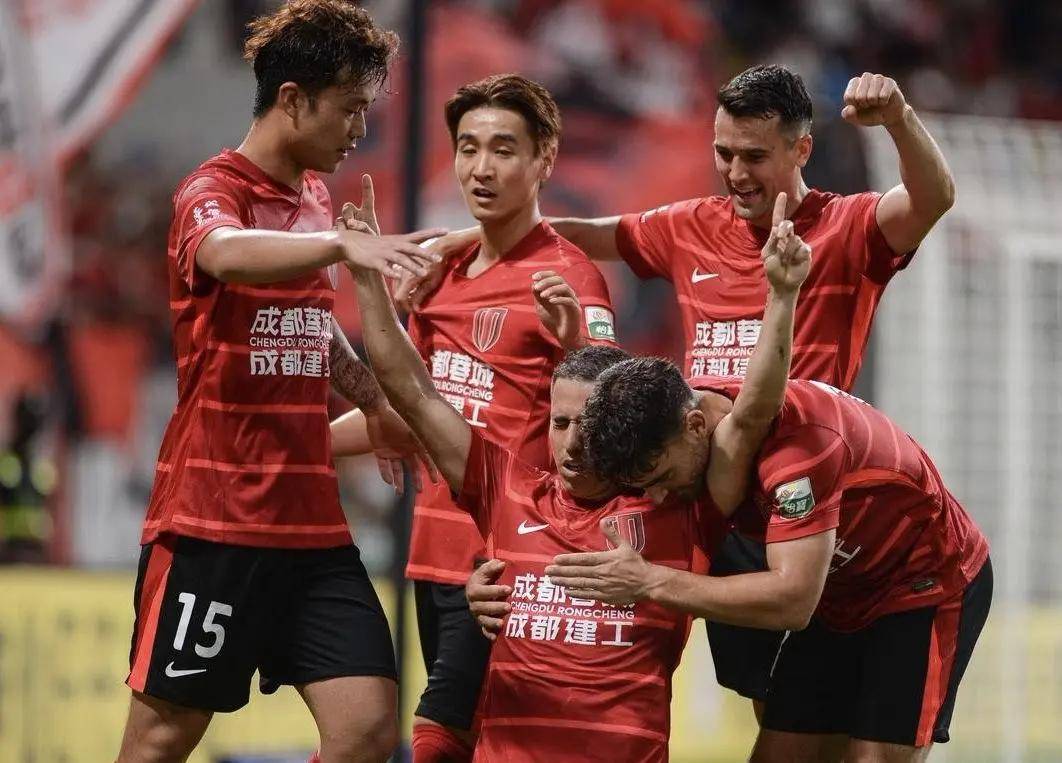 包含赛地聚焦——欧篮联转会期热度飙升，成都蓉城临场应变，信心回归，年轻球员得到机会的词条