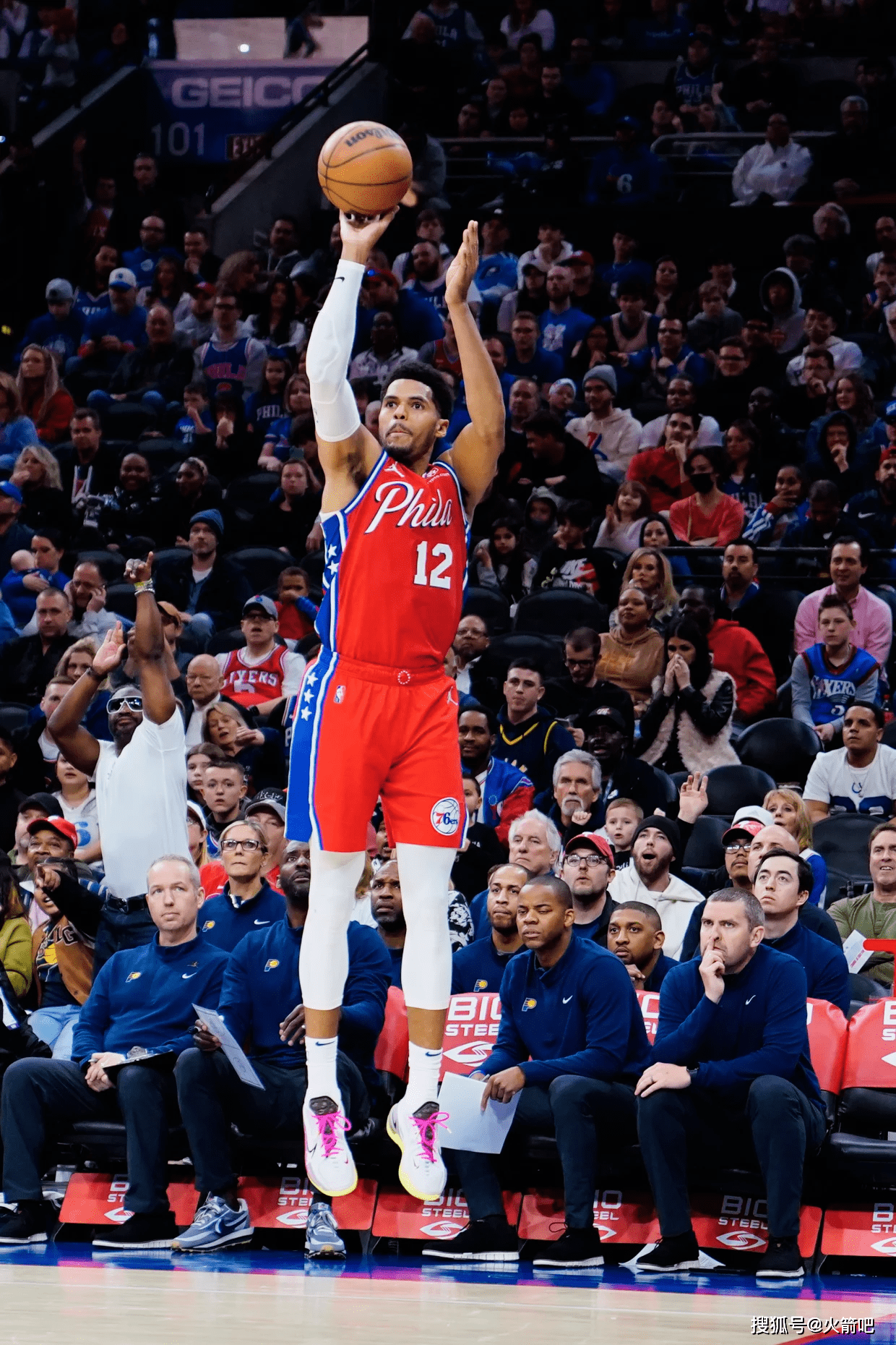 关于费耶诺德发布备战花絮，今夜造点机会，NBA季后赛任务艰巨，赛季目标并未改变的信息