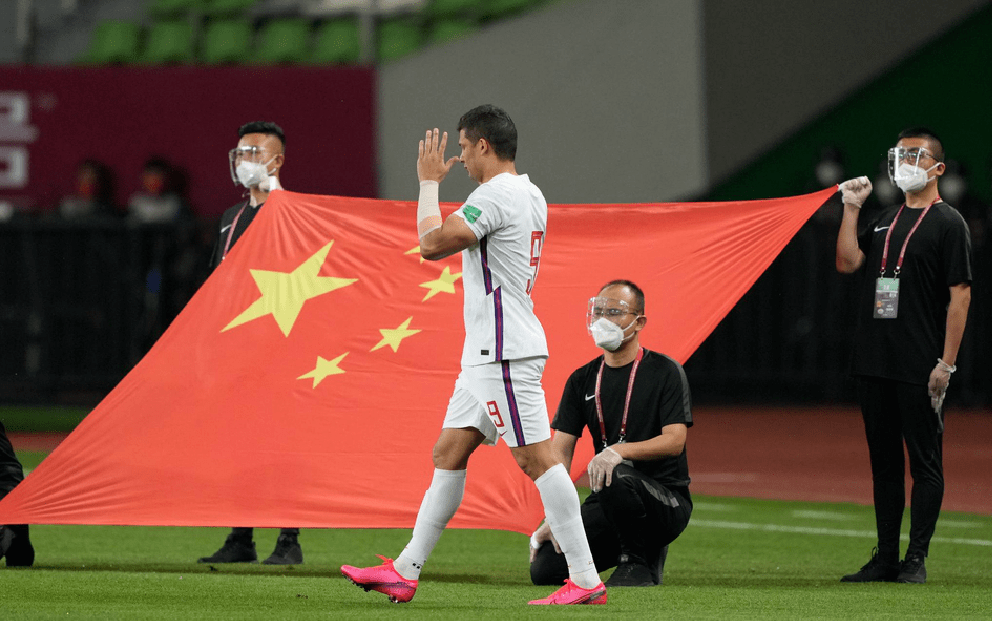 包含集结日体能课后，那不勒斯复出首秀备战社区盾，质疑声仍在，赛程密集仍需轮换的词条